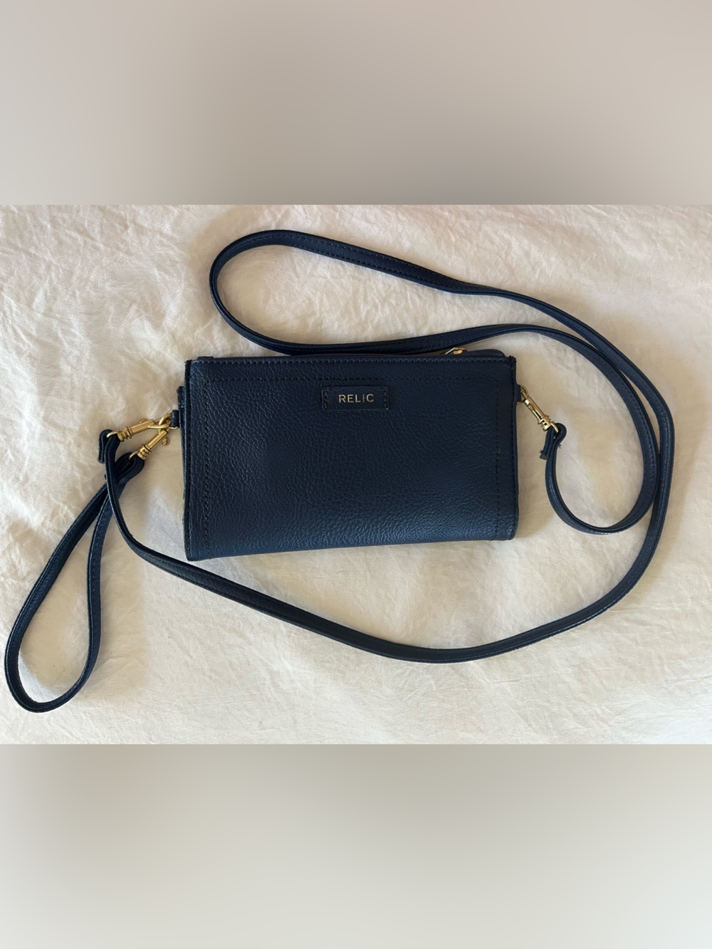 Relic Navy Crossbody/Wristlet Wallet with Gold-Tone Hardware. Lots of Pockets!